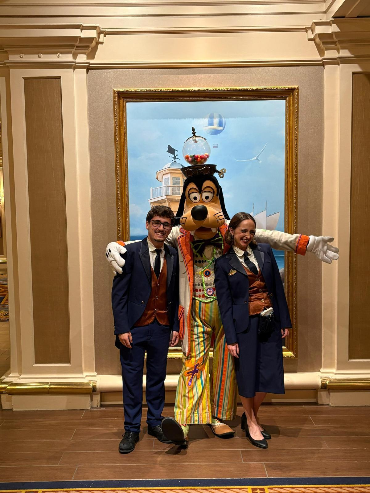 Marco ya ha cerrado dos nuevos contratos en Disneyland París para el próximo año.